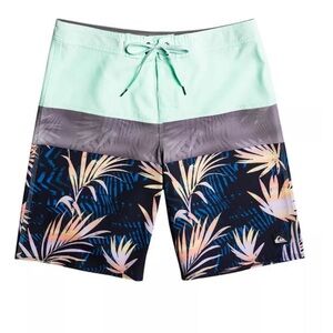 NWT! Quiksilver Big Boys Everyday Panel Youth 17" Board Shorts - Beach Glass